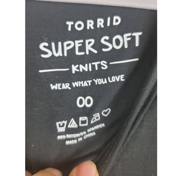 Torrid Super Soft Knits Black Long Sleeve Lightweight Top 00  M/L - Picture 3 of 5